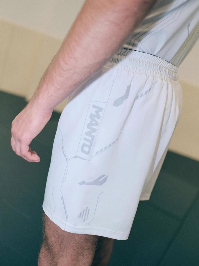 MANTO hybrid fightshorts shield -white