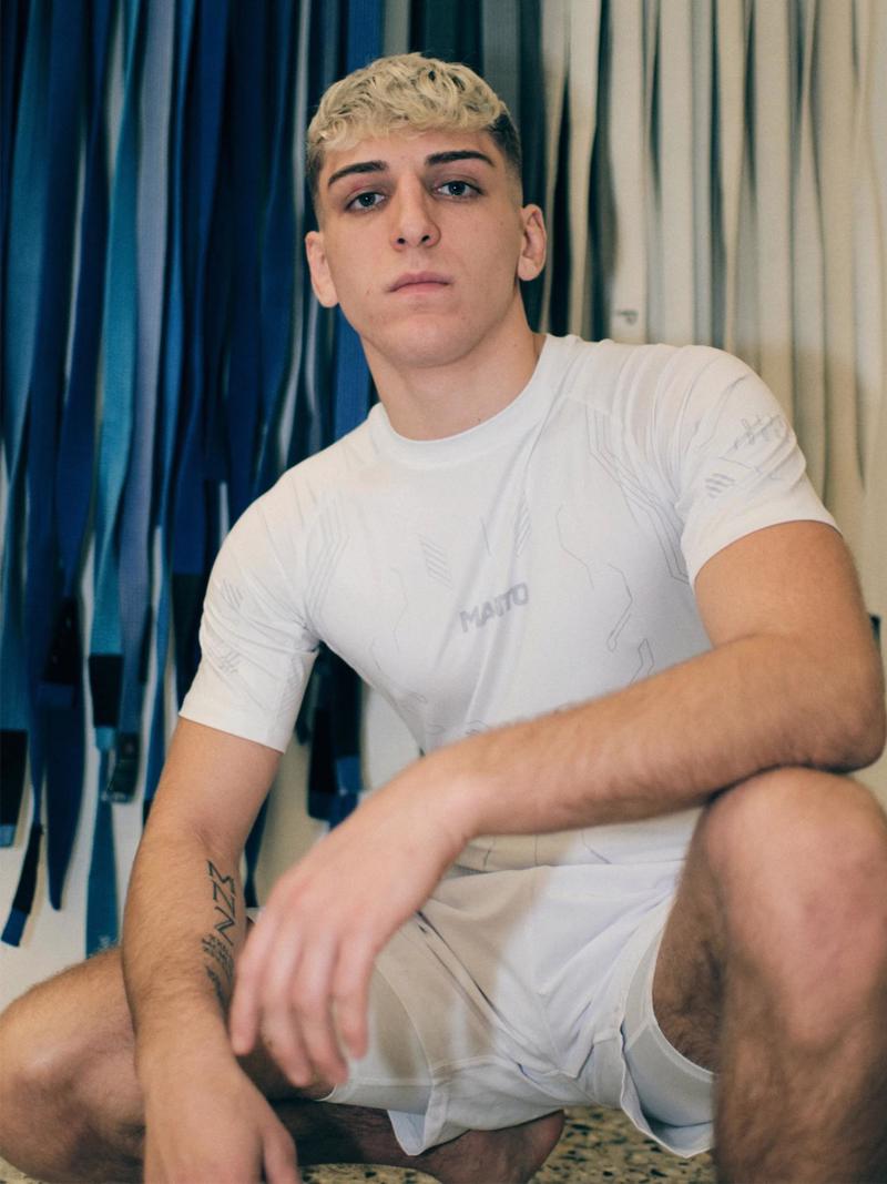 MANTO hybrid fightshorts shield -white